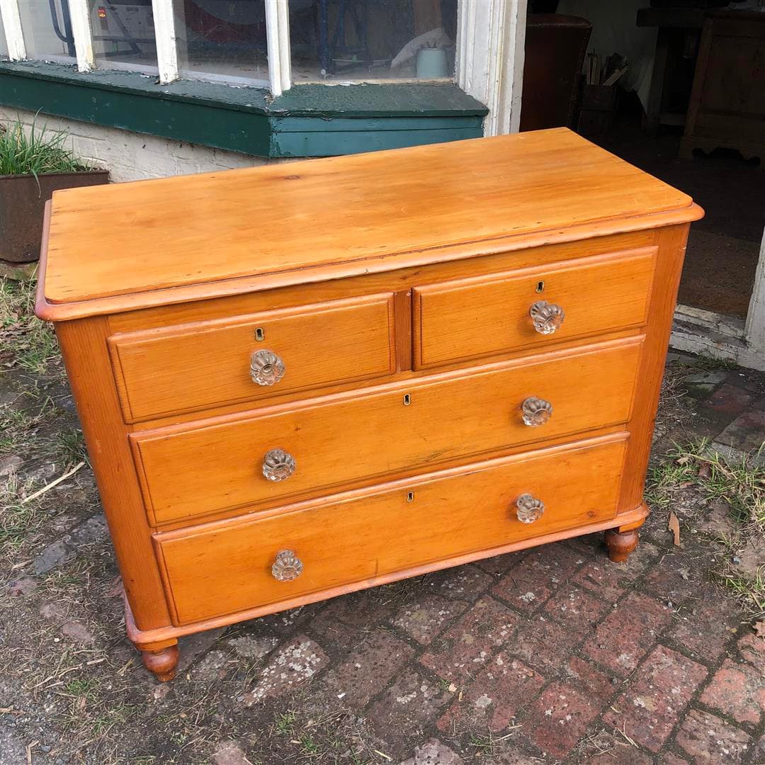 Chests of drawers