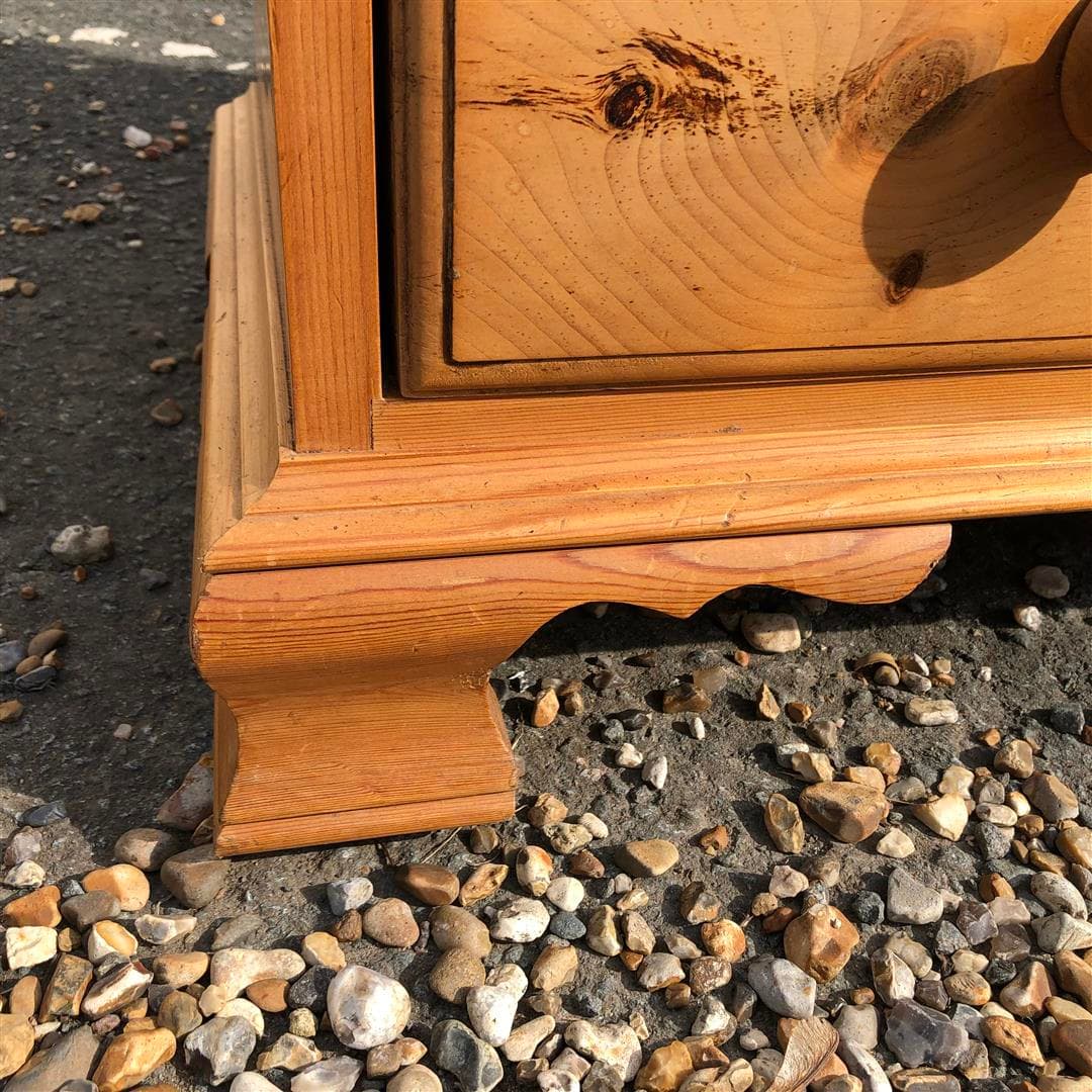 Solid pine wood two over three chest of drawers good quality repro