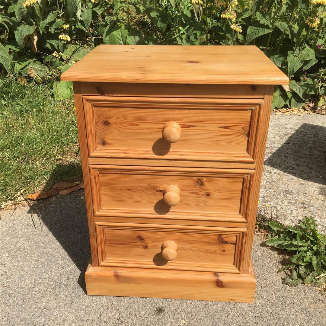 Pine Three Drawer Bedside Chest Of Drawers Barnabys